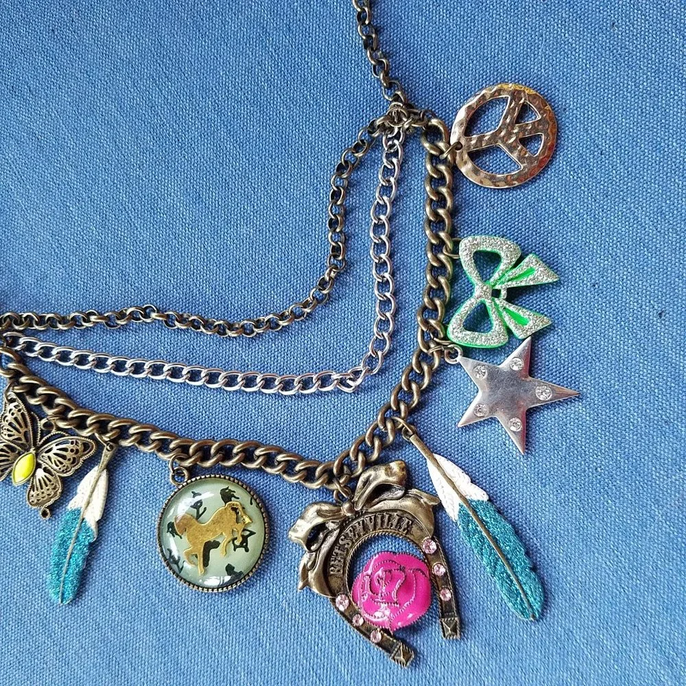 🪶Betseyville Luck-Theme 3-Chain Layered Feather Horse Butterfly Necklace - EPC - Picture 10 of 10